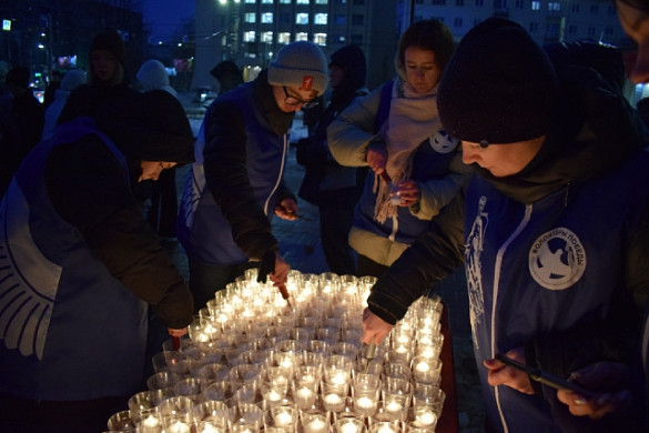 В память о защитниках Ленинграда в Иванове прошла акция «900 свечей»